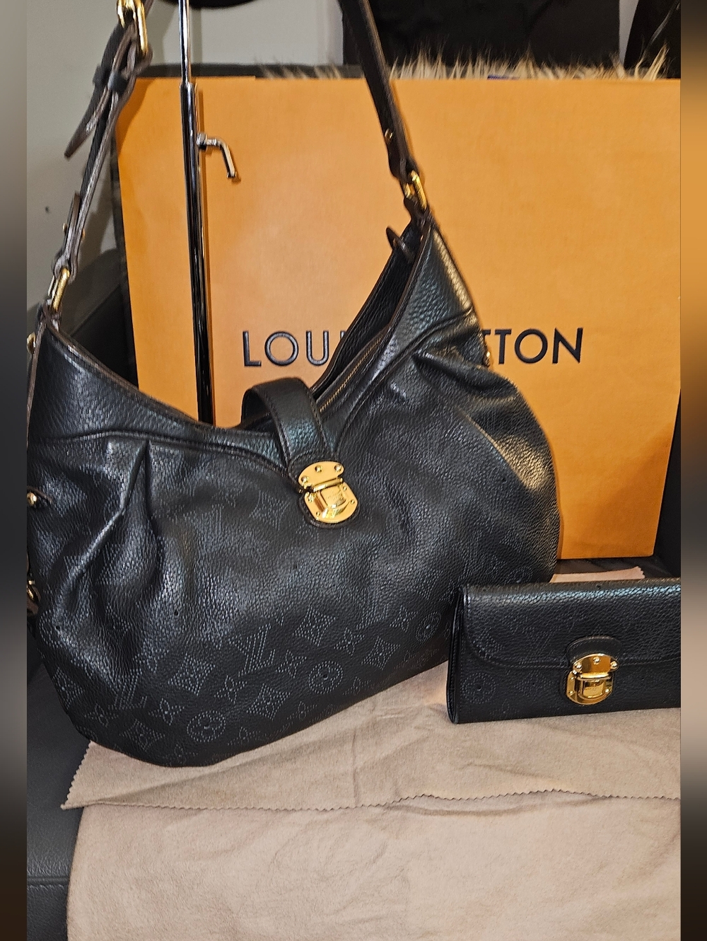 🛑SOLD SOLD SILD🛑Louis Vuitton Purse Noir Black Leather Monogram Mahina